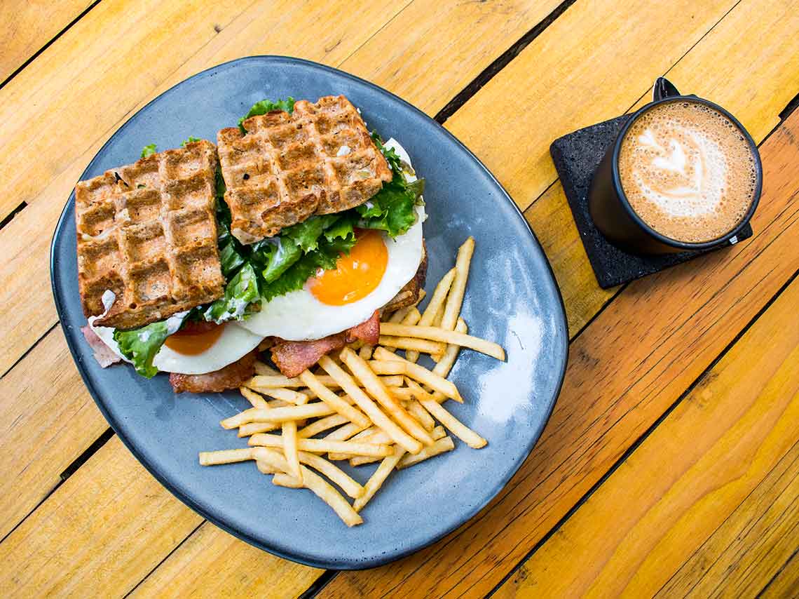 Frëims más que sándwiches cuadriculados: comedor vecinal 1