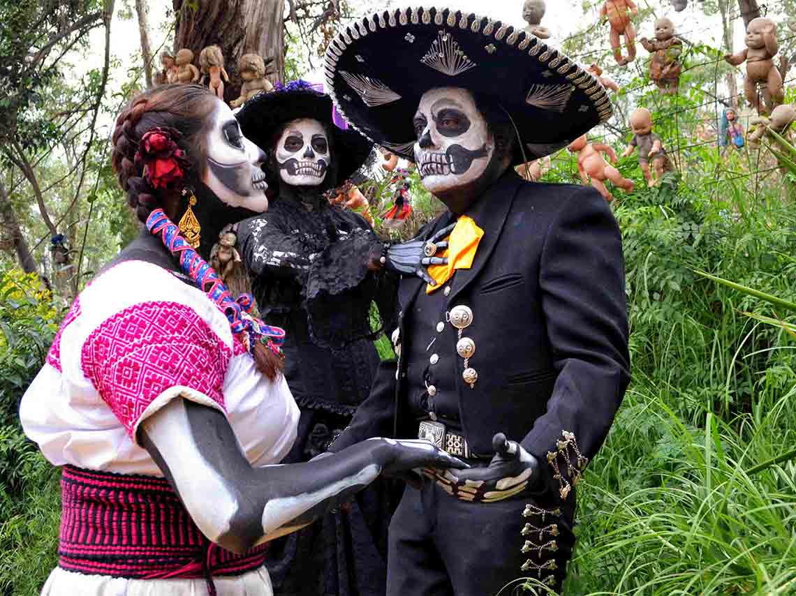 La Catrina en Trajinera 2017 en Xochimilco con mariachis 0