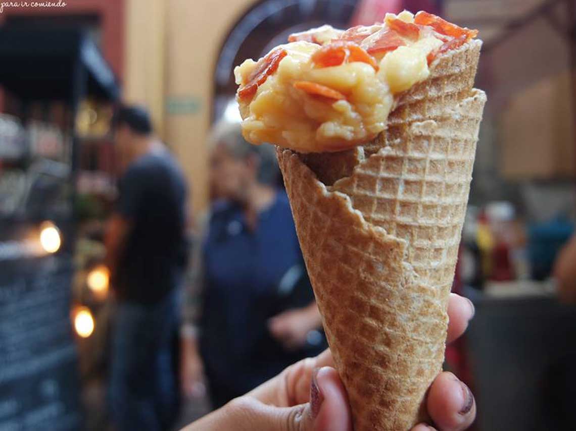 Pizza servida en cono en CDMX ¡Como si fuera helado!