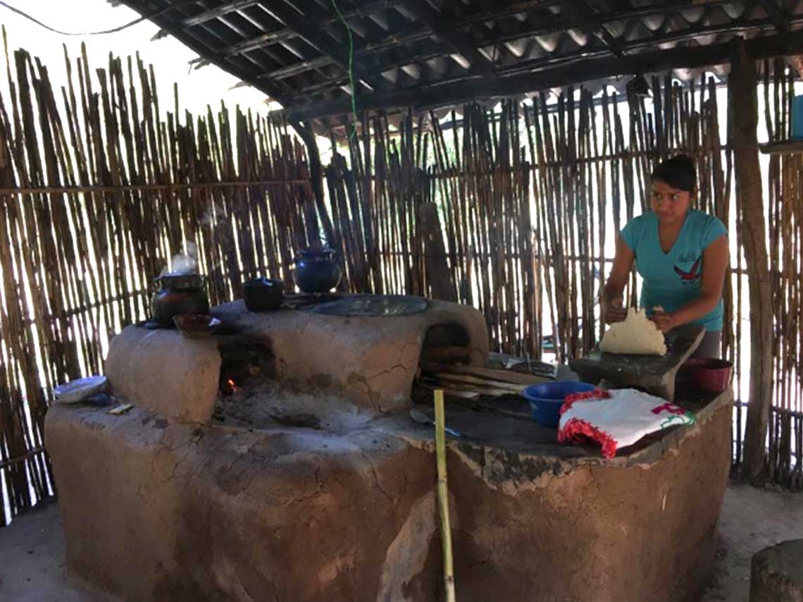 Tour de mezcal y pozole en combi por un Pueblo Mágico 6