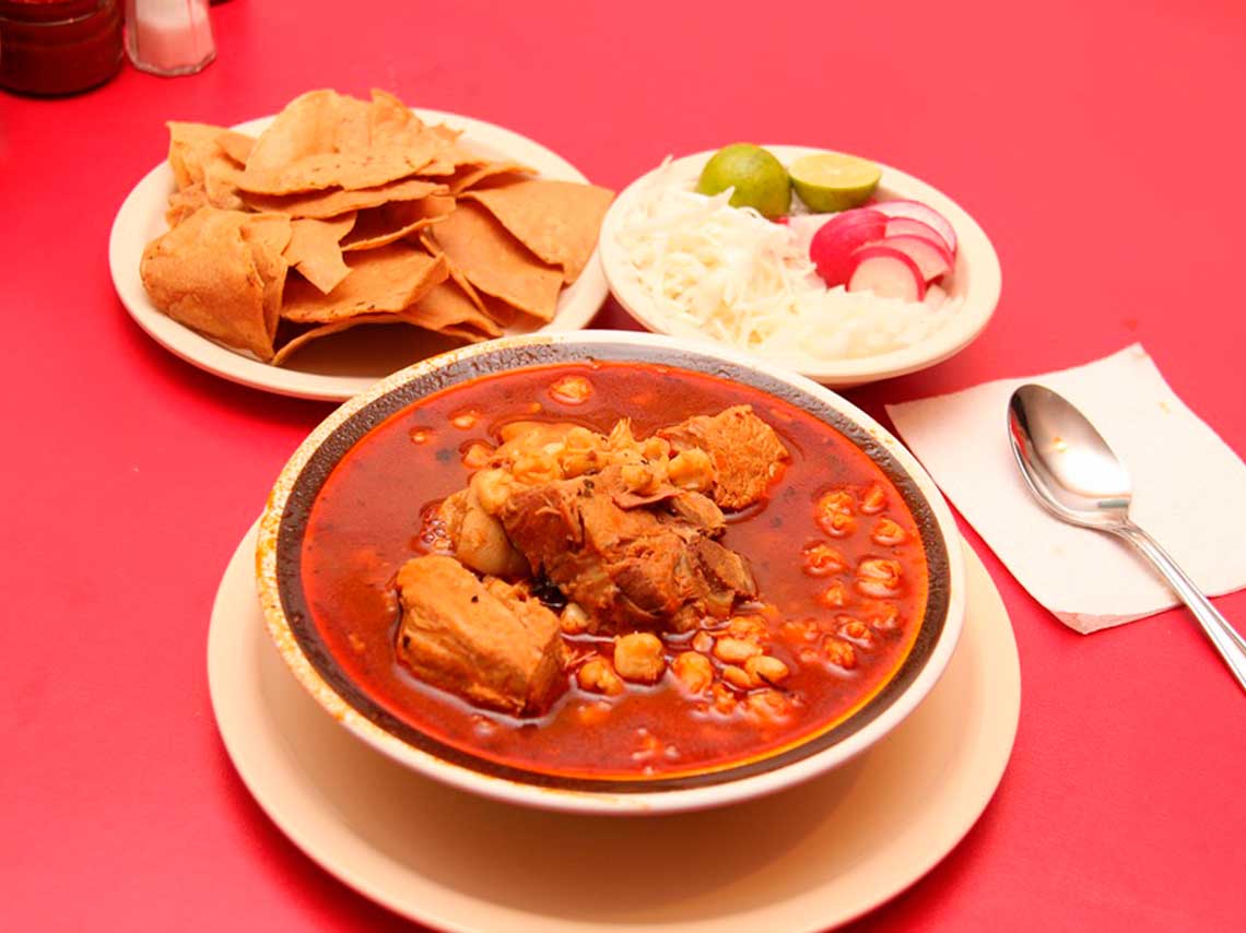 Tour de mezcal y pozole en combi por un Pueblo Mágico 4