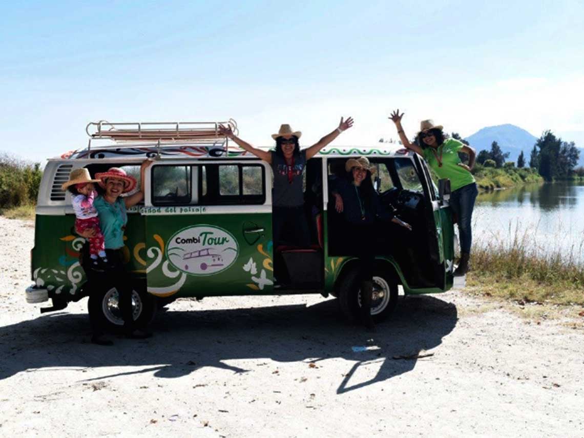 Tour de mezcal y pozole en combi por un Pueblo Mágico 1