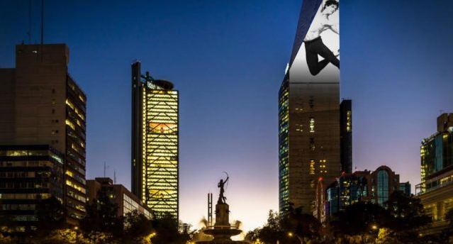 Caminante CDMX: Logros proyectados en Torre Reforma 0