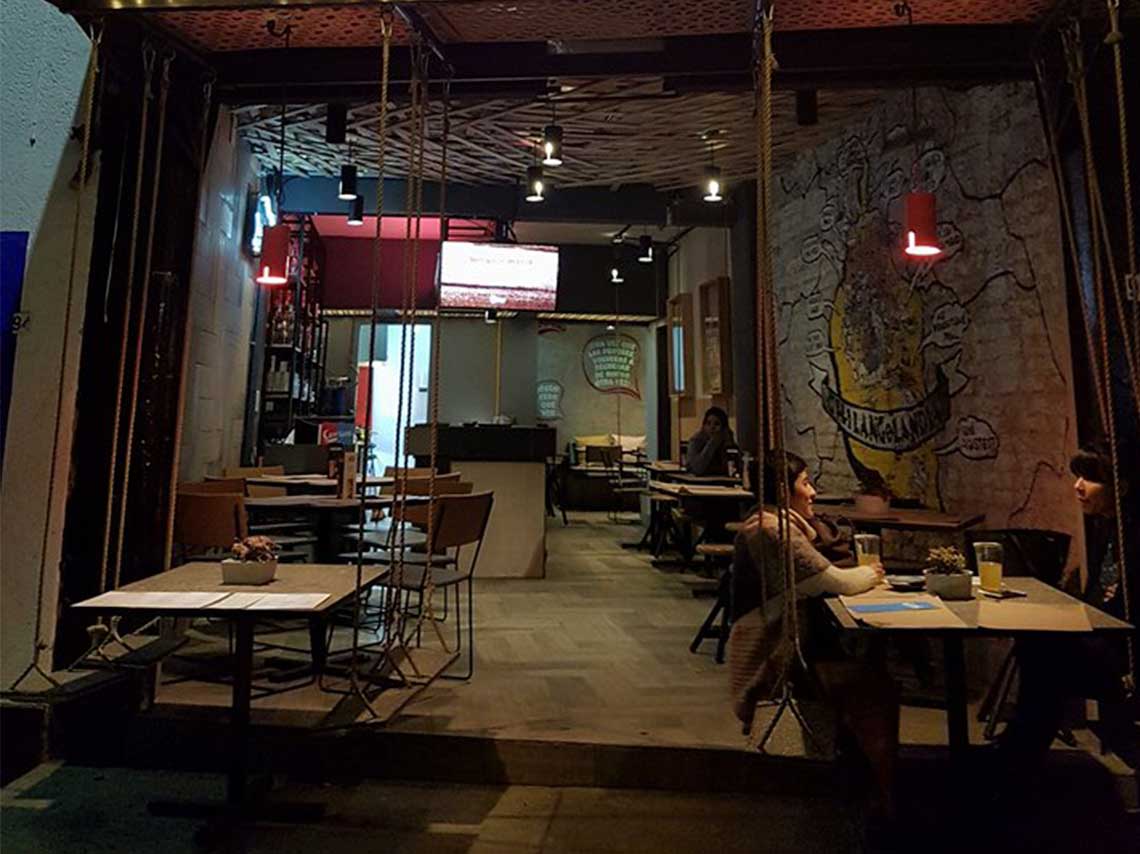 Comila: restaurante – bar con columpios en la Condesa 1