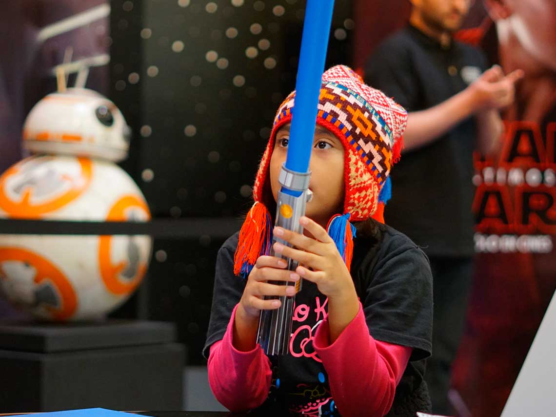 Exhibición de Star Wars en el Papalote 2017 ¡Arma un sable! 1