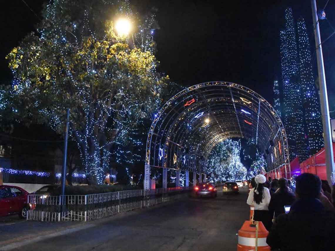 Villa Iluminada en Avenida Industrial Militar 2017 en CDMX 2