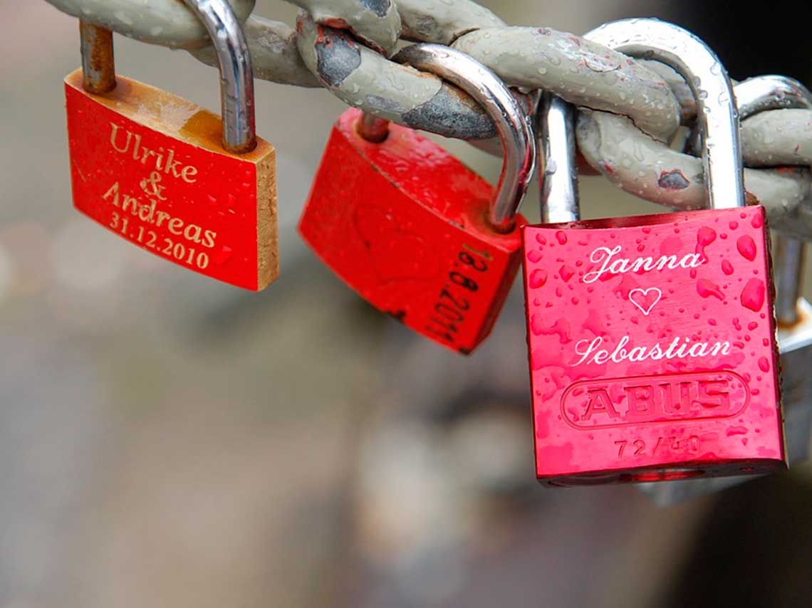 Cuelga tu candado de amor en el MODO con tu pareja