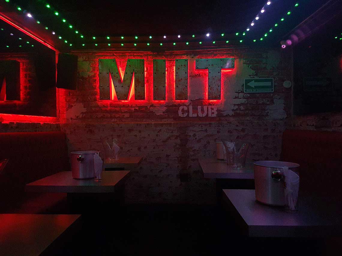 MIIT: el speakeasy en CDMX donde entras por un refri