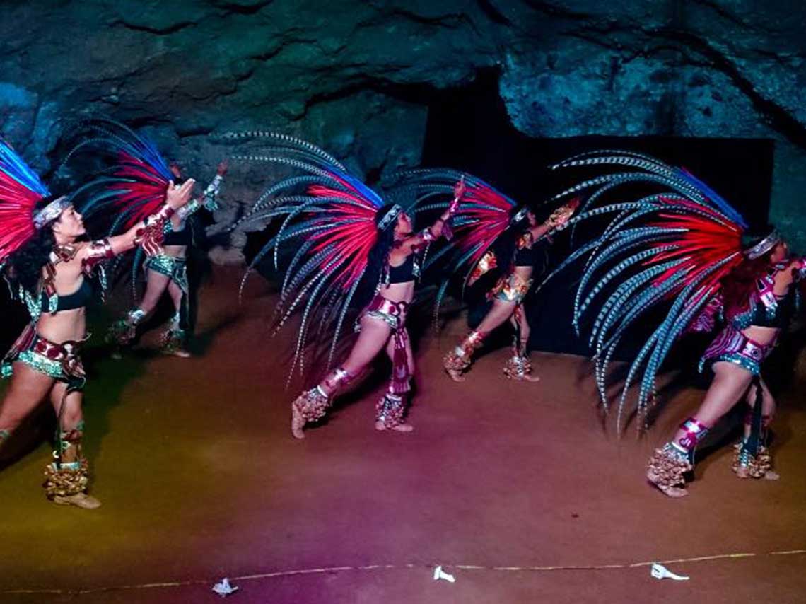 Show dentro de una cueva subterránea en Teotihuacán 0