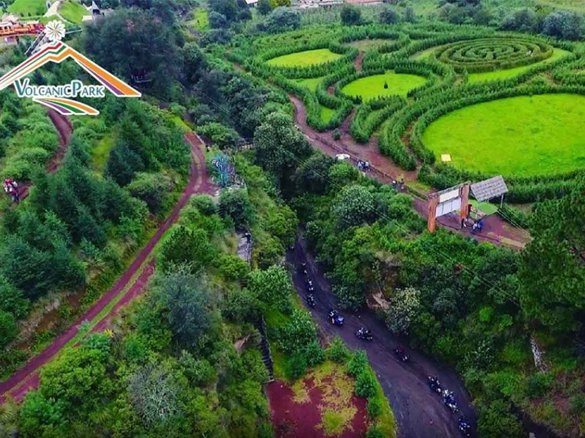 Volcanic Park: el parque con laberintos, castillos y puentes flotantes 1