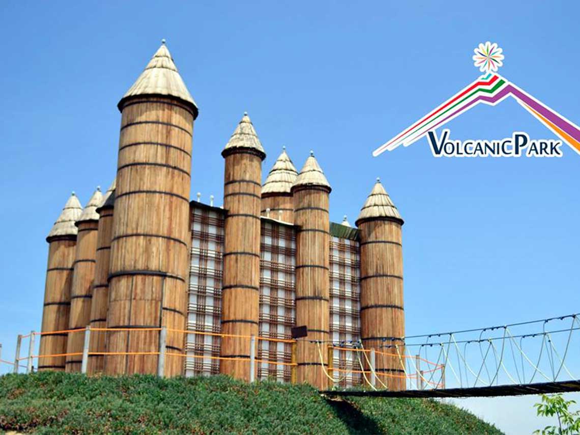 Volcanic Park: el parque con laberintos, castillos y puentes flotantes 2