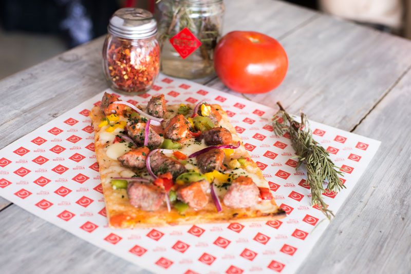 Pizza Rústica: famosas pizzas por rebanada que enloquecerán tu paladar