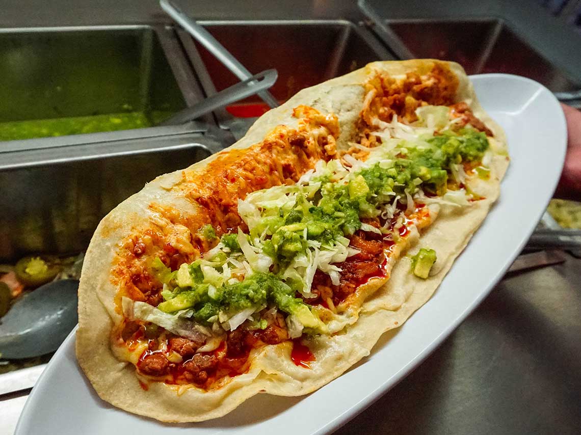 Las quesadillas más grandes en CDMX: Acá Entre Nos
