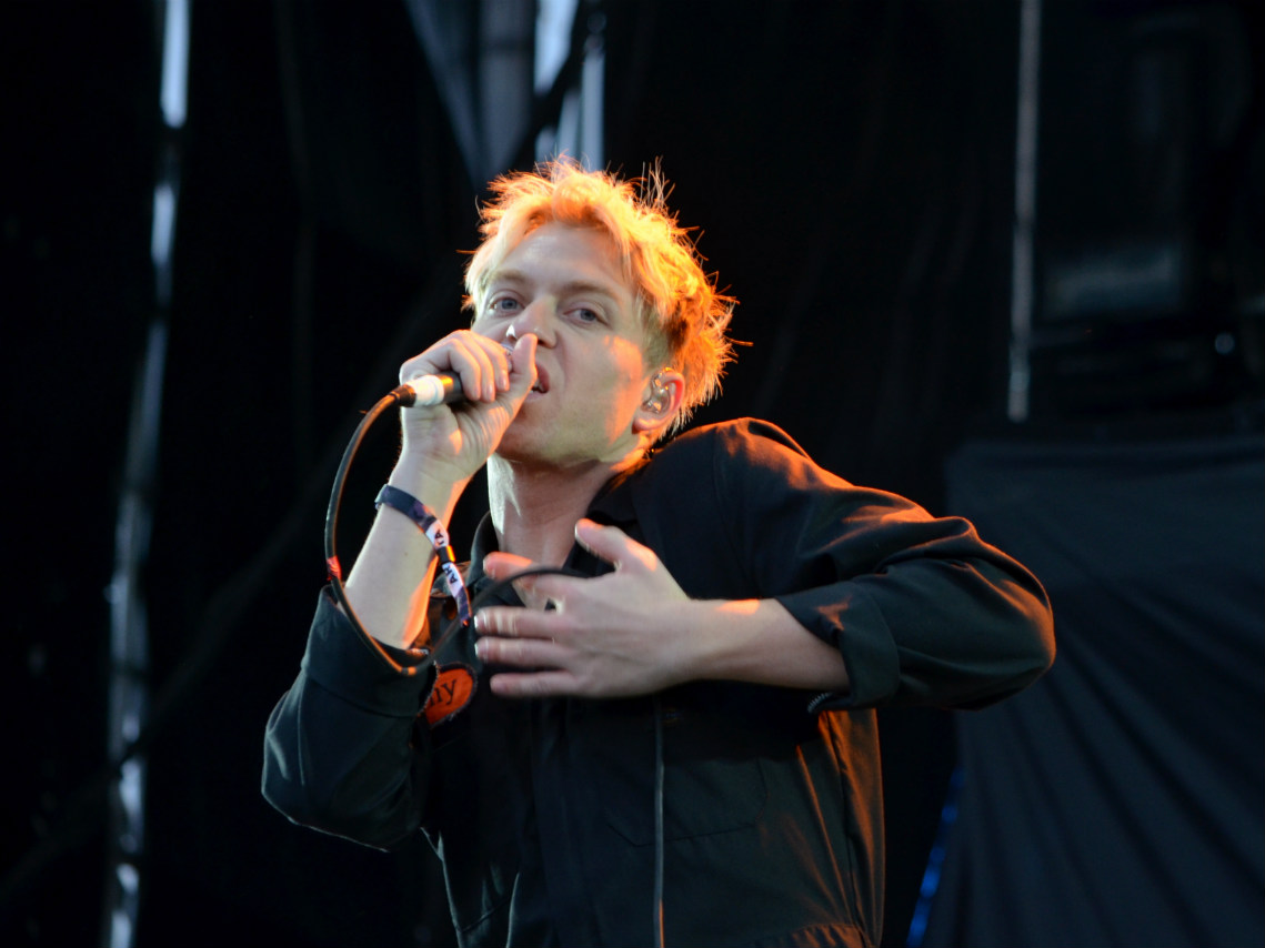 Jonny Pierce de The Drums en concierto