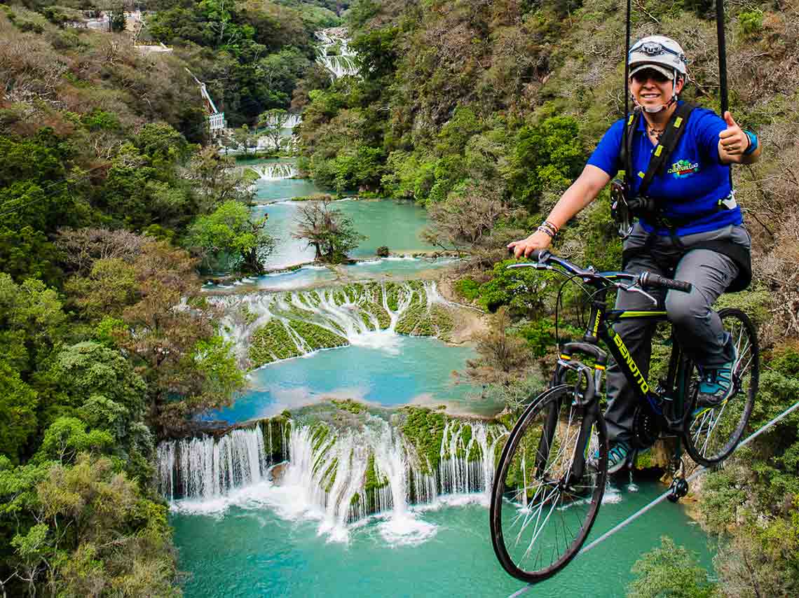 tirolesa en bici sobre cascadas de la huasteca potosina