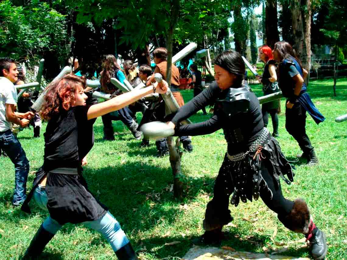 Vive un campamento medieval en CDMX pelea medieval