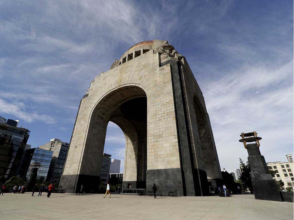 Amaneceres en el Monumento a la Revolución en enero 2020