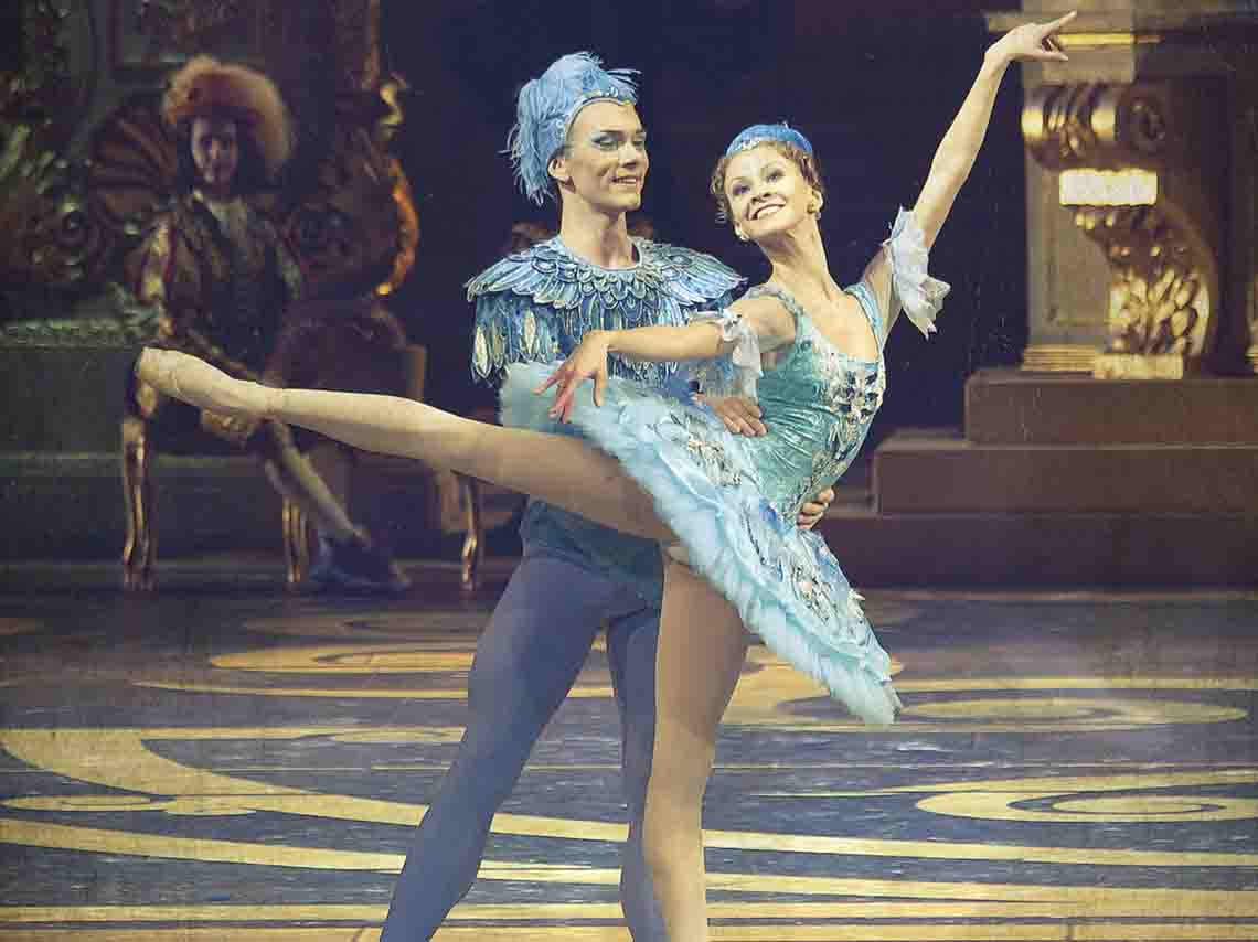 EL lago de los cisnes con el ballet de San Petesburgo en el Teatro del Parque