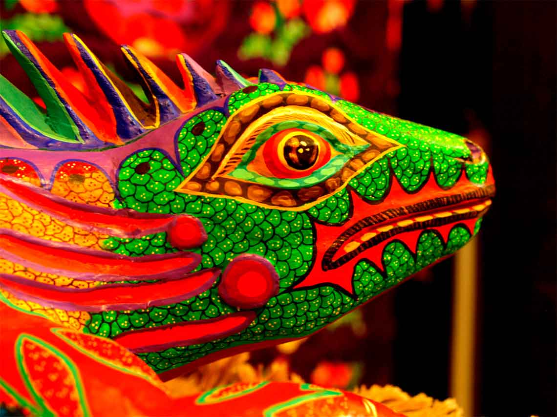 Disfruta de una cata de mezcal mientras decoras alebrijes de camaleon