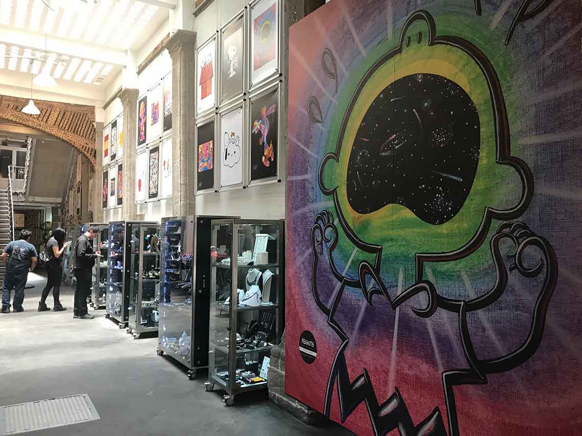 expo-peanuts-global-artist-collective-mira-a-snoppy-carteles