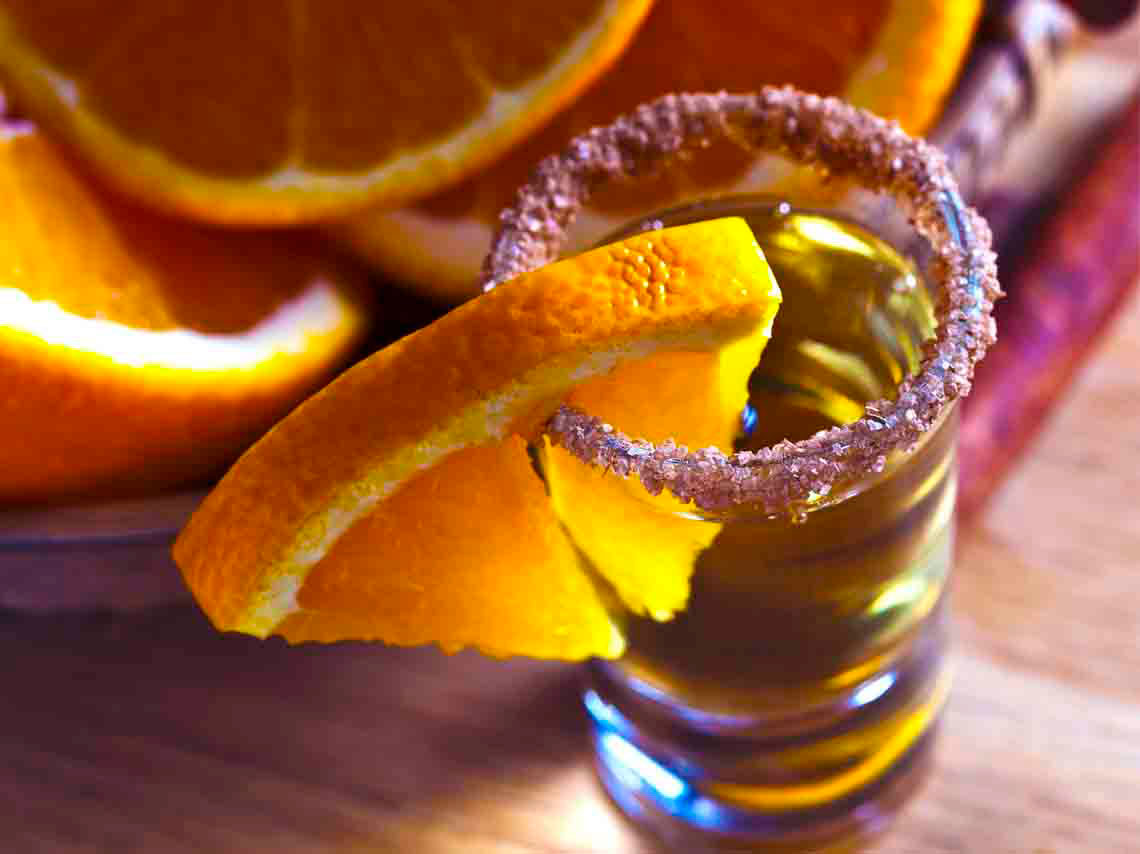 Feria Mexcalera y de Destilados Mexicanos 2018 mezcal con naranja