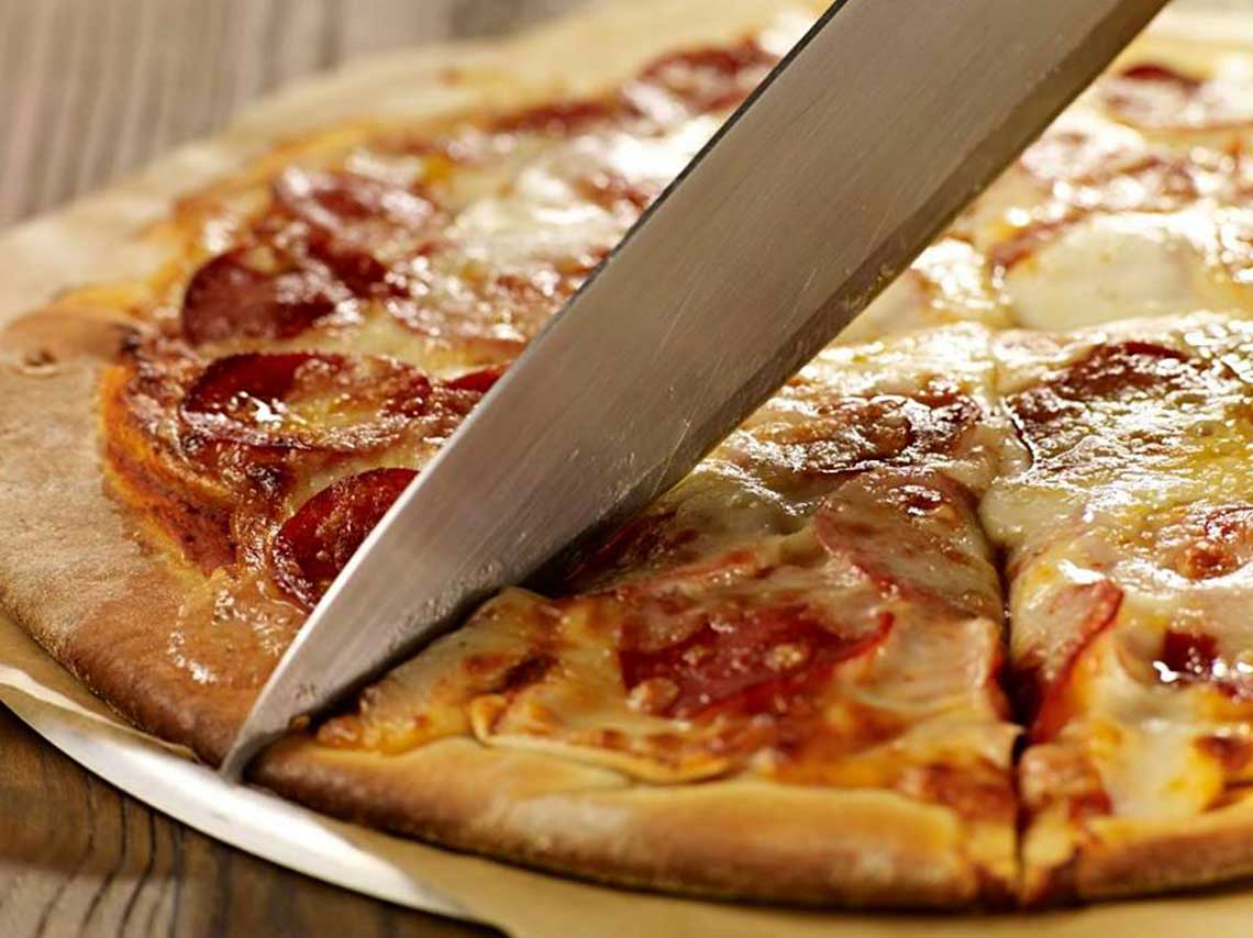 Gino’s East pone su pizza Chicago a $50 con pepperoni