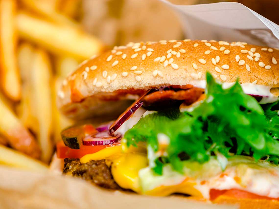 promociones-por-el-dia-de-la-hamburguesa-2018-habra-gratis-con-papas