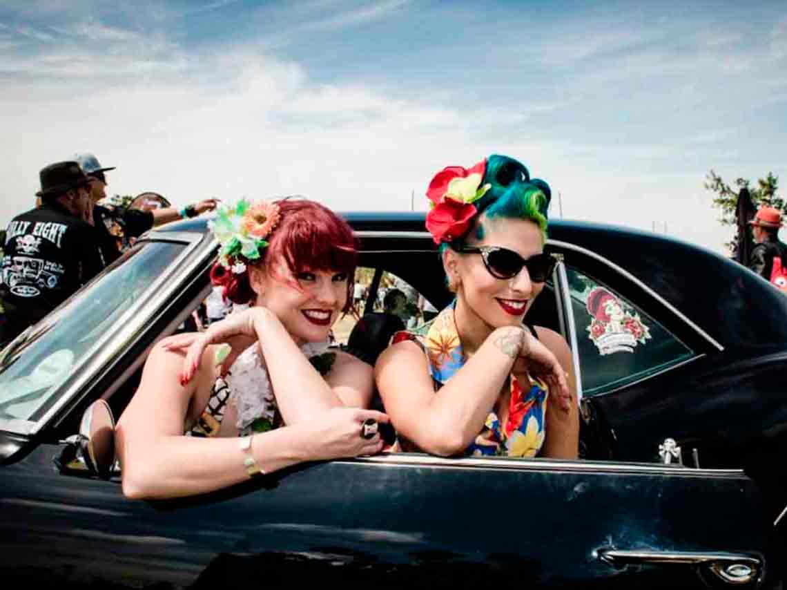 Rockabilly Car Show 2018 dos chicas dentro de un auto