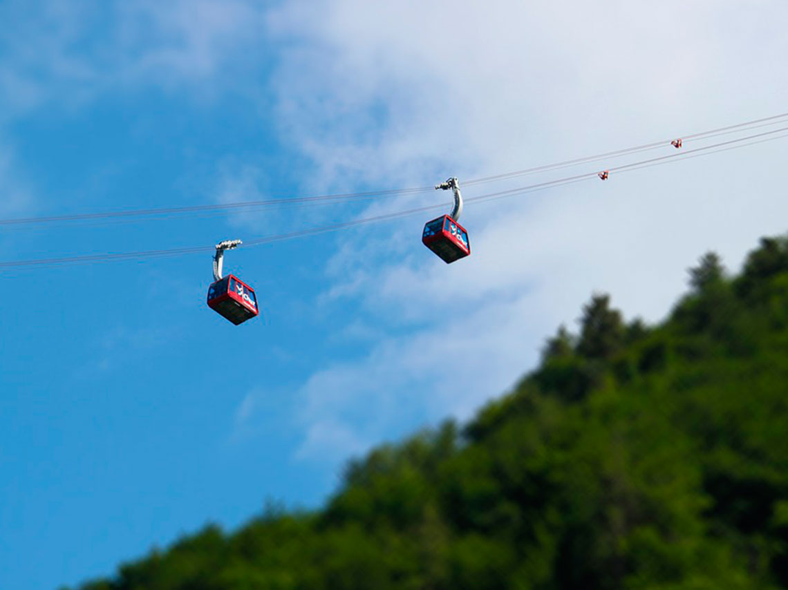 Teleféricos que funcionan como transporte en México a lo lejos