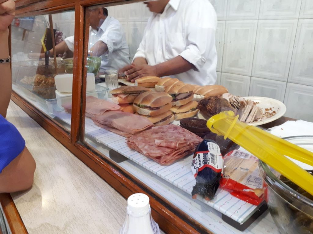 Restaurantes y bares que debes visitar en la calle Independencia 2