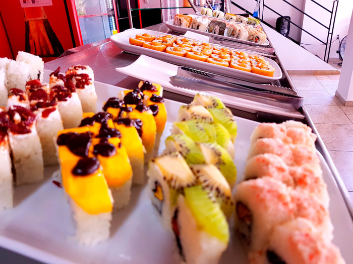 Sushi y mucha comida en Groshi Express