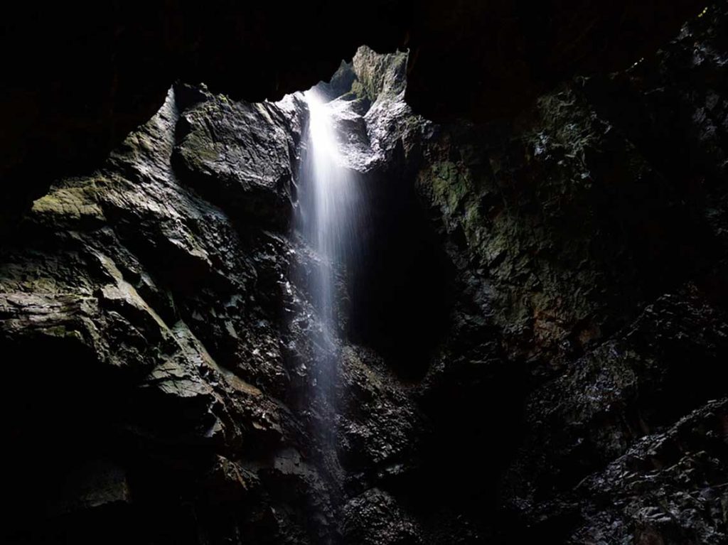 Viaje al centro de la tierra cueva