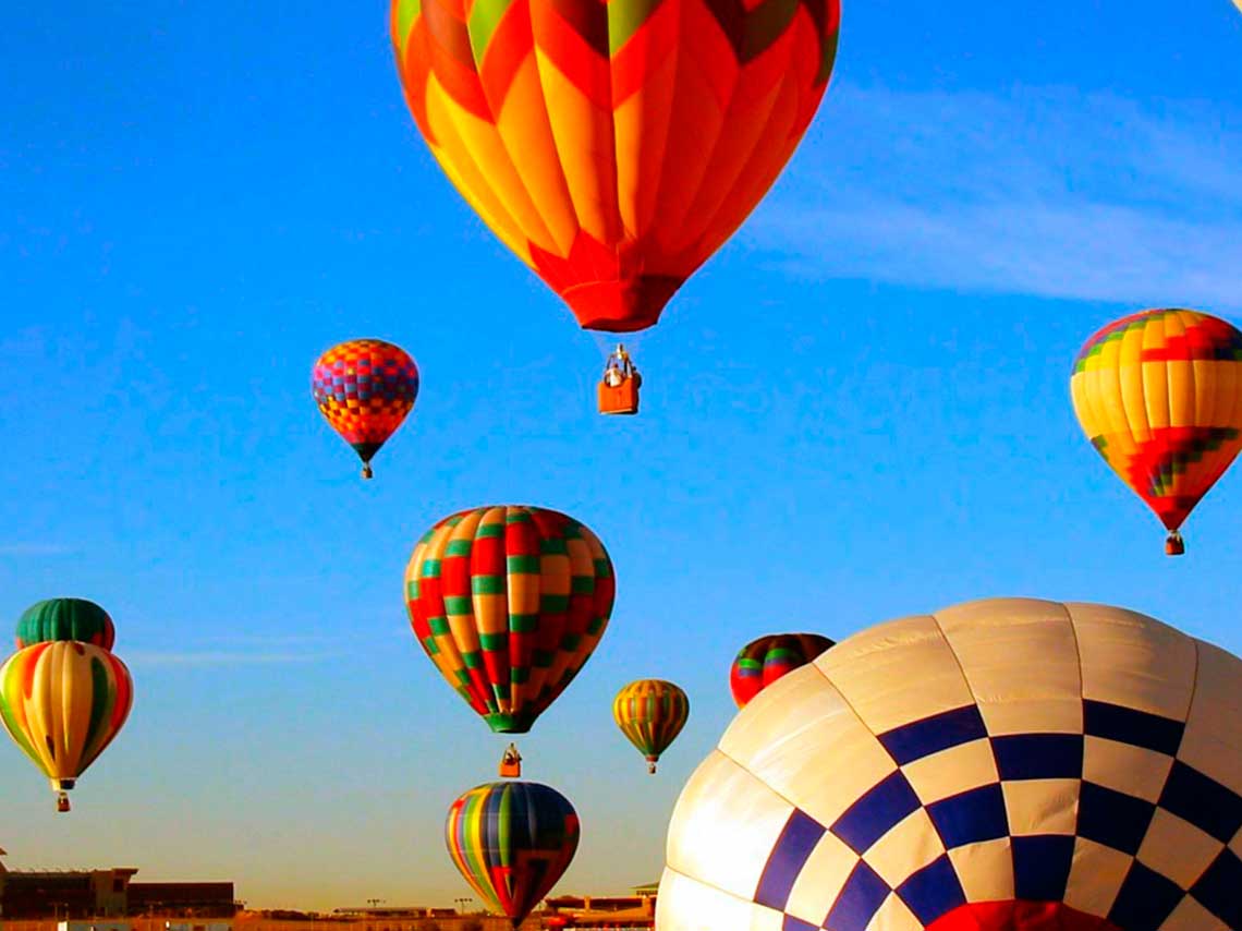 Asiste al 3er Festival de Globos de Cantolla en Teotihuacán 3