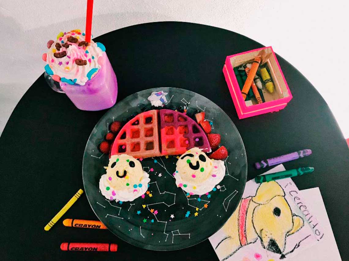 Bares de cereal en CDMX waffles de colores