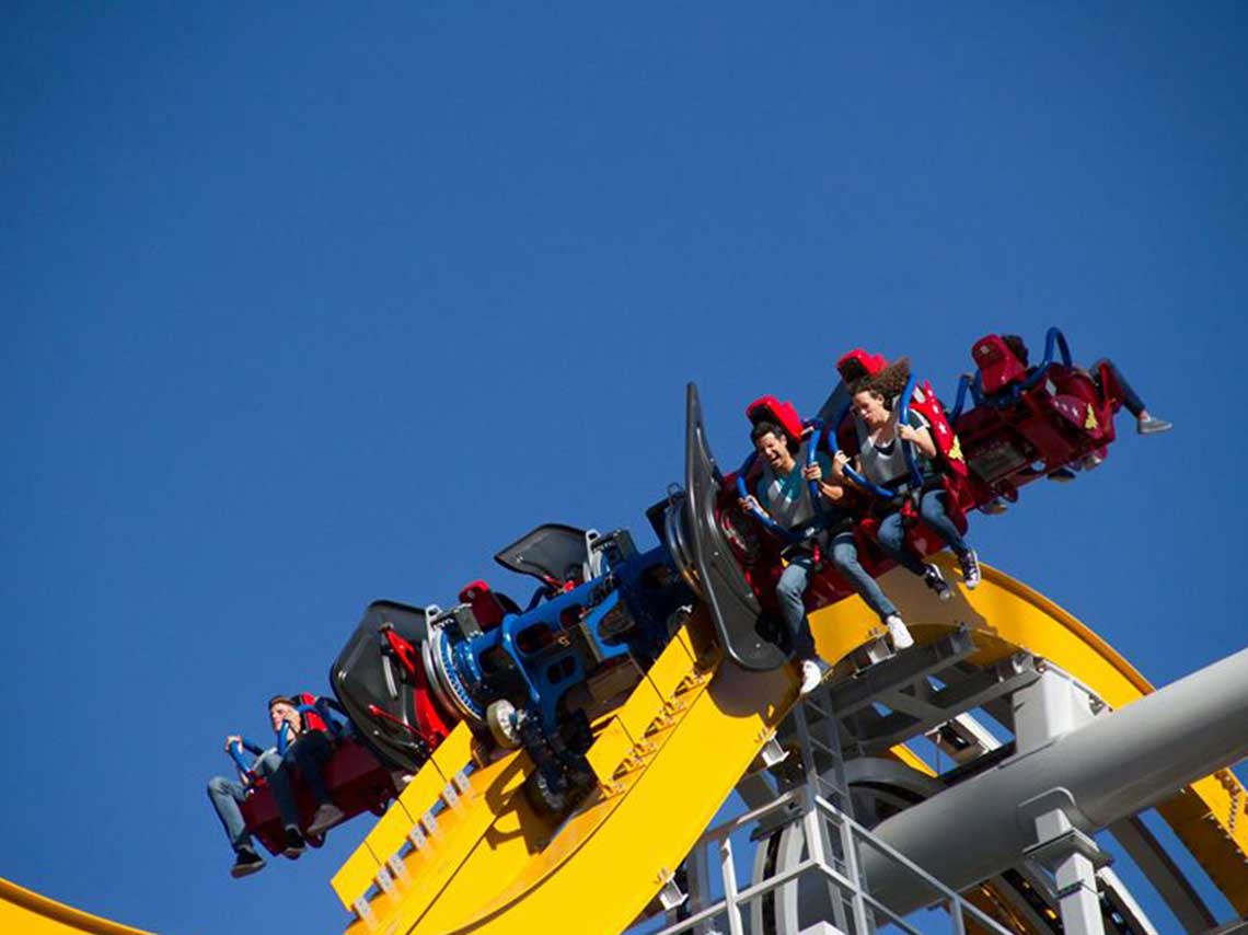 Wonder Woman Coaster de Six Flags caida libre