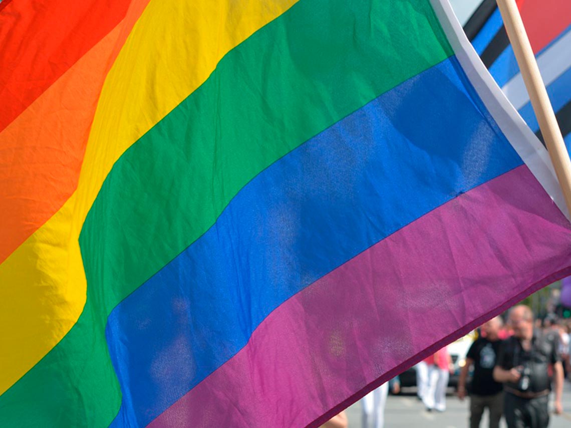 Campamento gay en Teotihuacán bandera gay