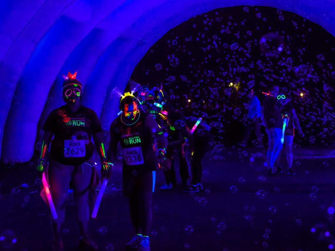 Carrera Electric Run 2018 tunel de burbuhas