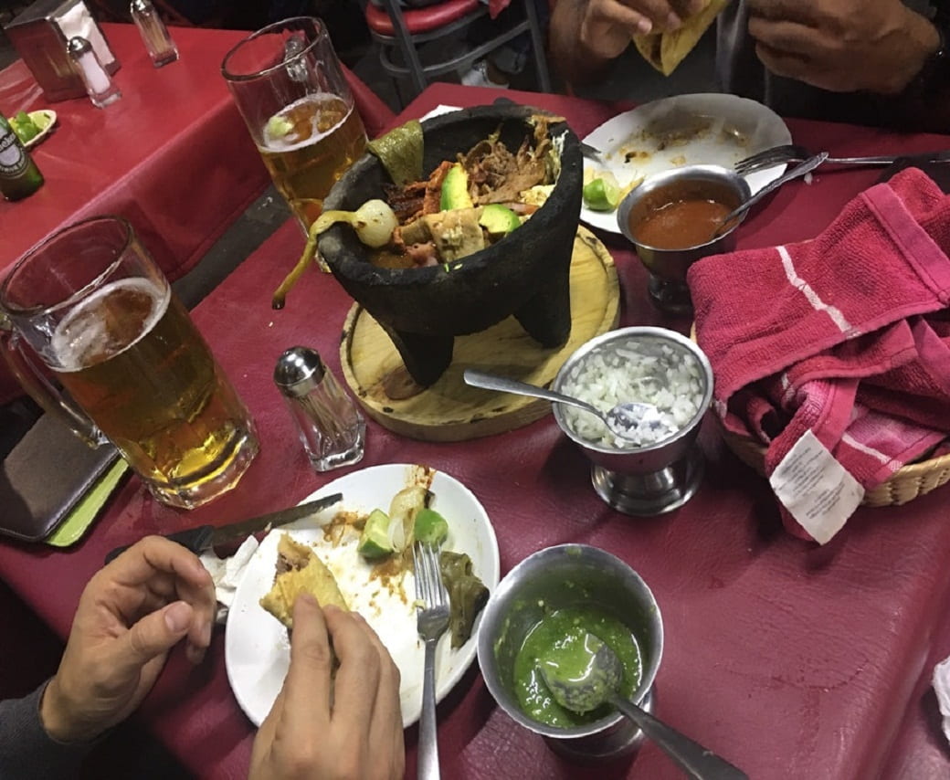 Para ver el Mundial: ¡chelas y birria desde las 7 de la mañana! 3