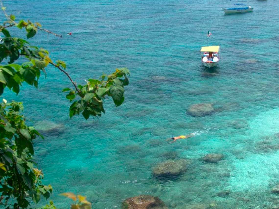 Isla del Coral en Nayarit lancha