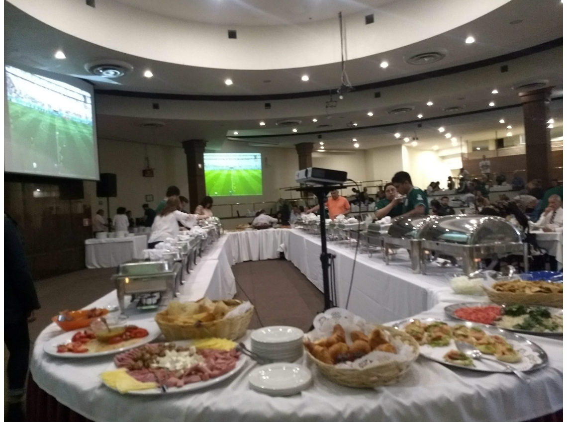 Buffet desayuno en el Centro Libanés para el partido de México.