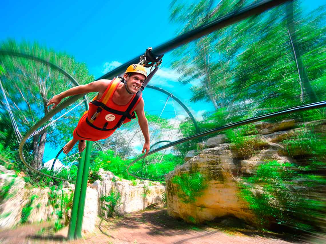 Xenses: el parque de Xcaret tirolesa