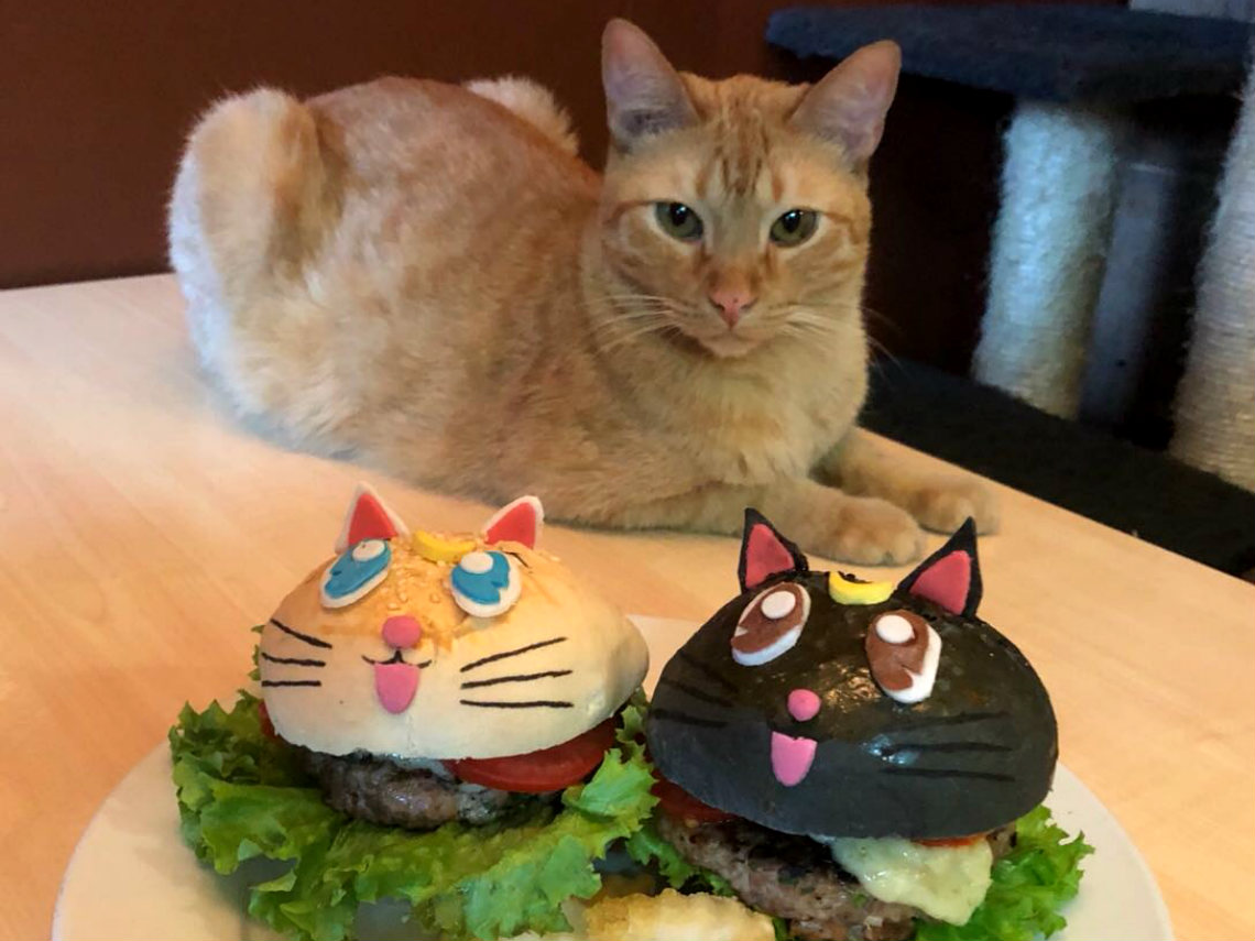 asiste-al-sailor-moon-day-en-catfecito-hamburguesas