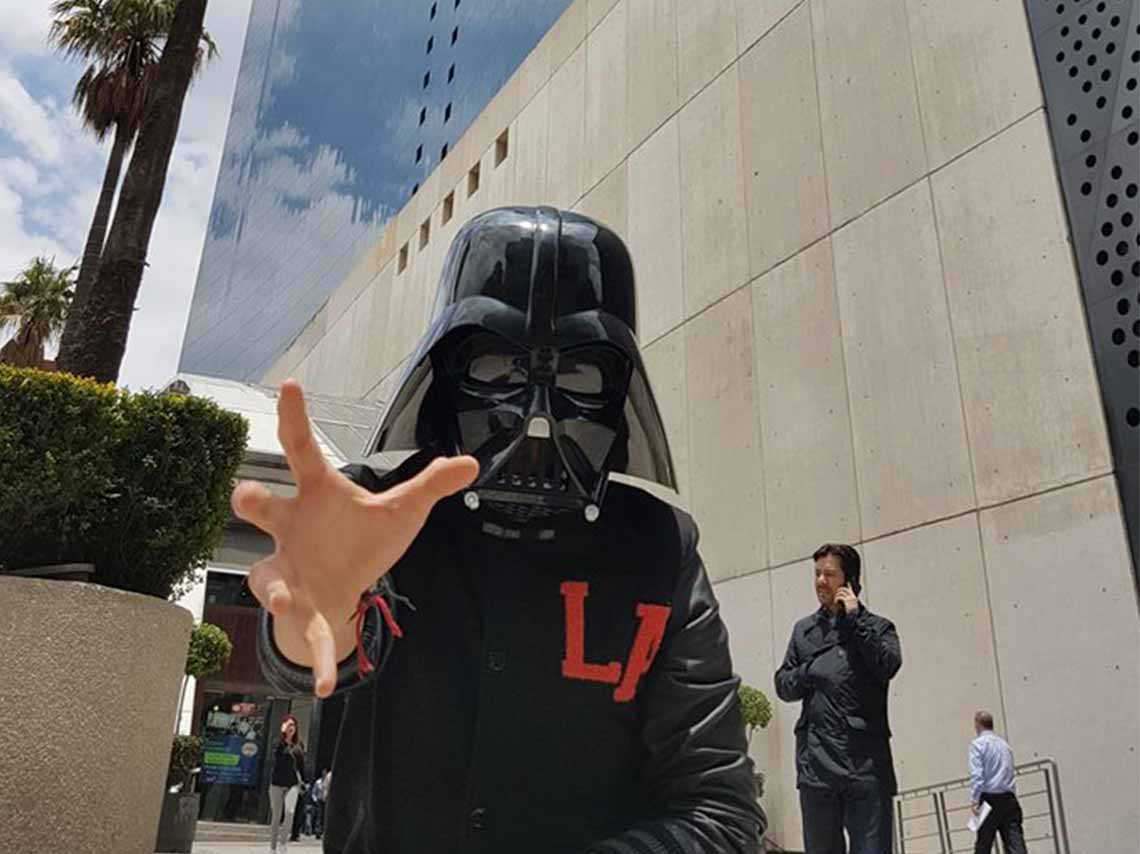 Mira el Casco electrónico de Darth Vader casco