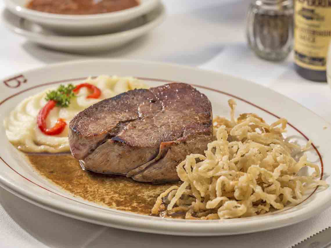 chiles-en-nogada-con-maridaje-filete-chemita