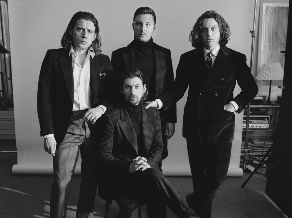 Fiesta al ritmo de Arctic Monkeys con banda tributo en vivo