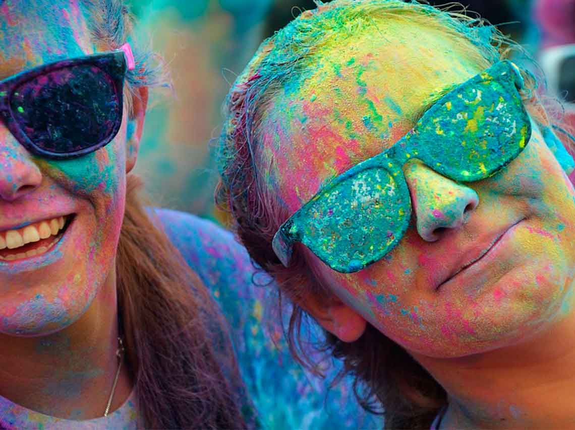 Multicolor Fest en Teotihuacán polvos de colores