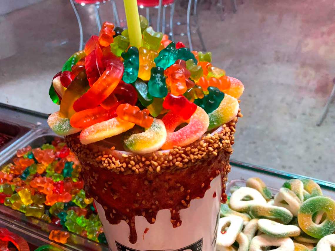 Primer Buffet de Micheladas de CDMX con gomitas