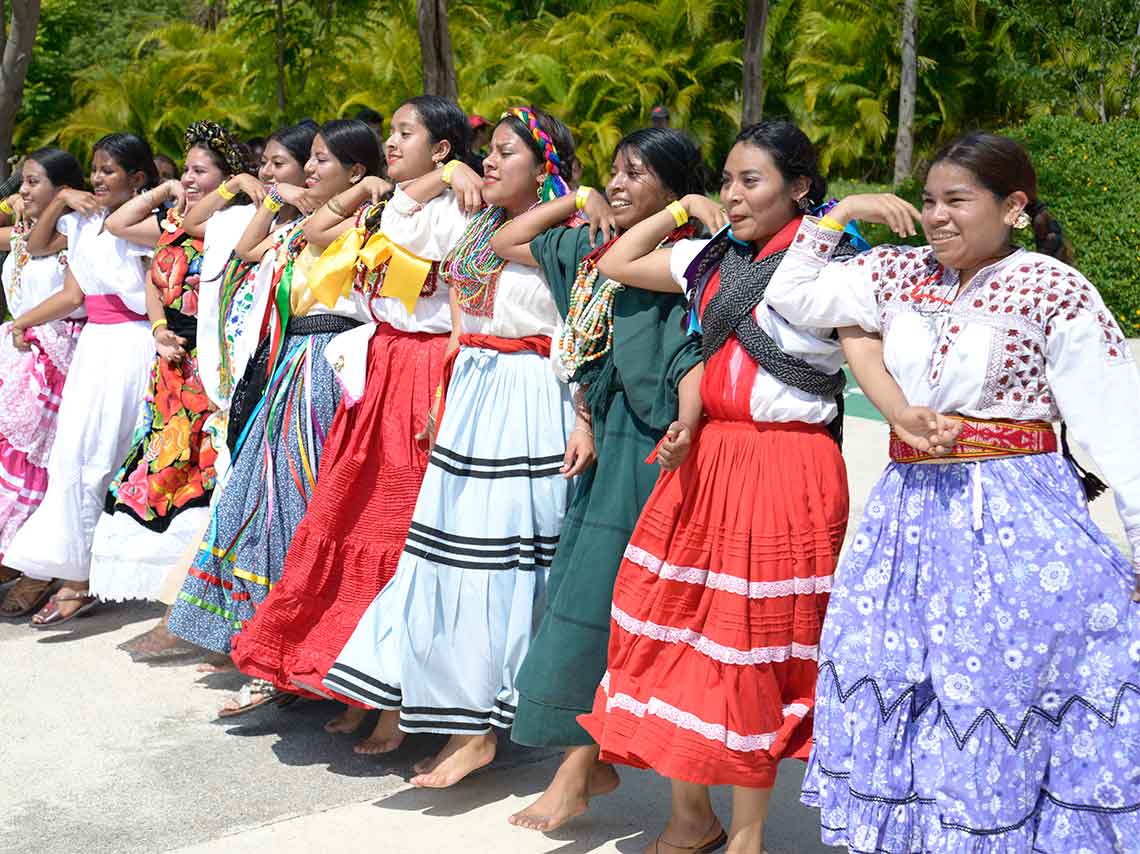 Échale flores a México: bailes típicos