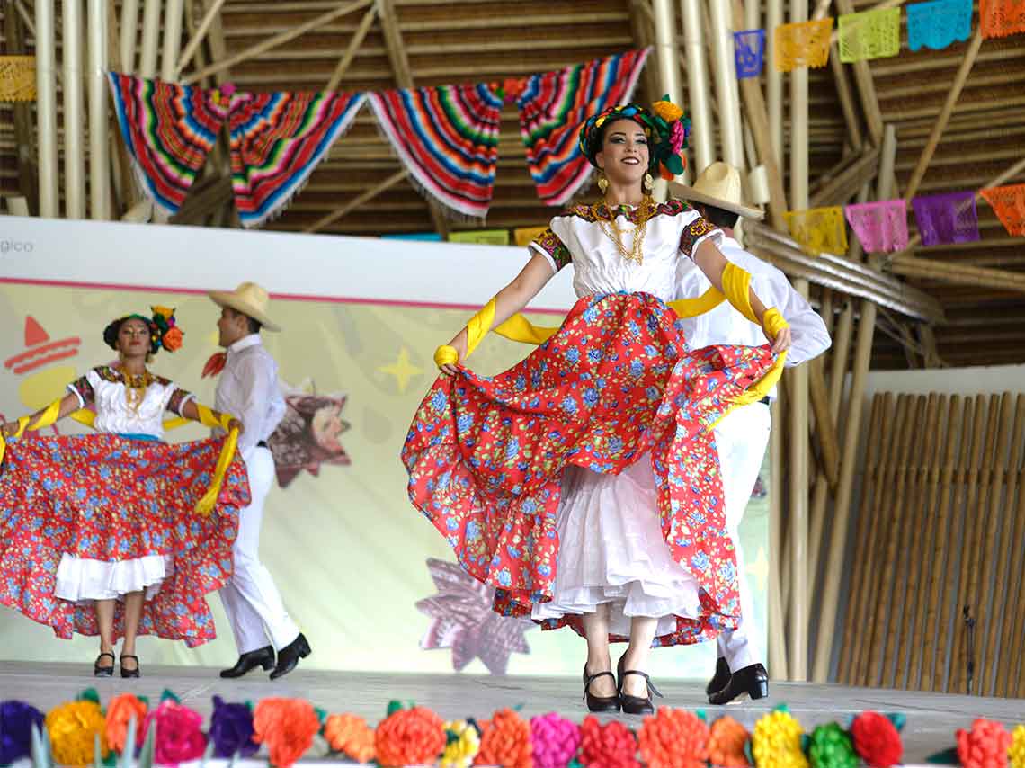 Échale flores a México: danza