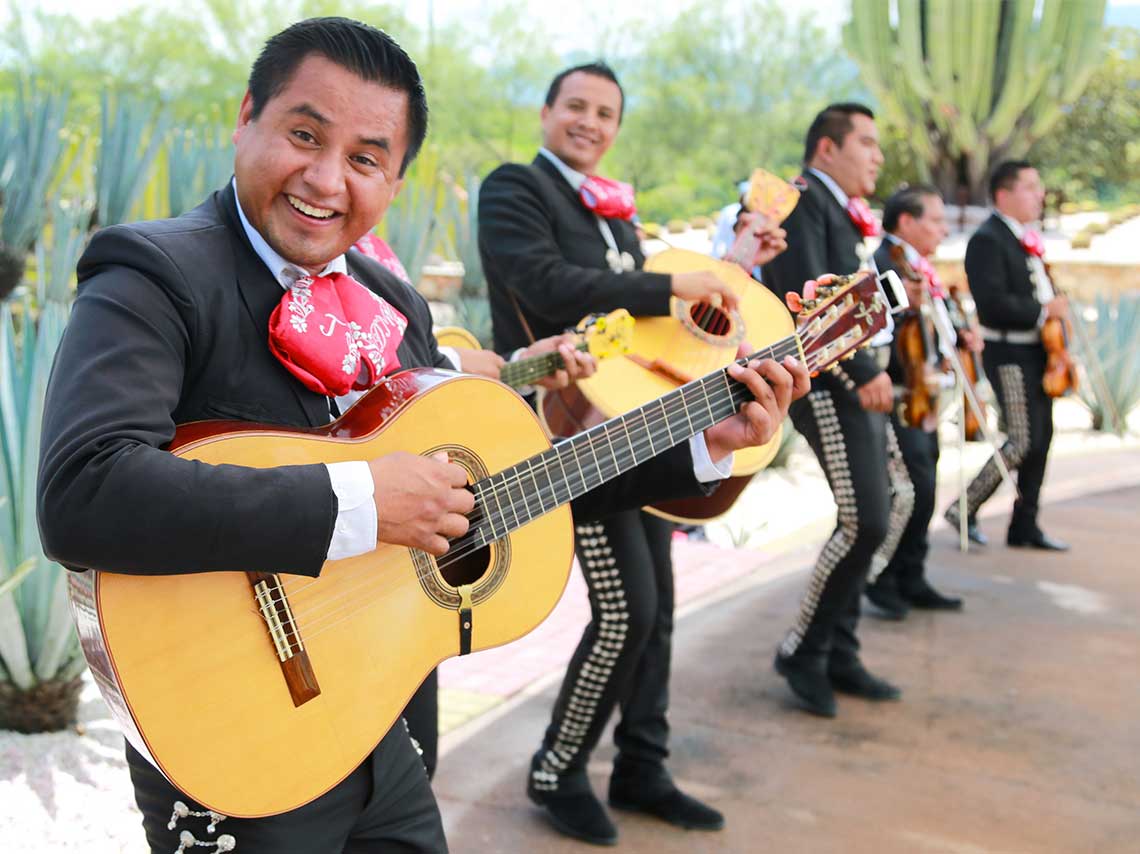 Échale flores a México: mariachis